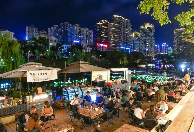 貴州興義市一處夜市。新華社