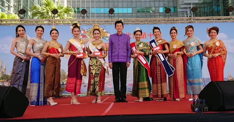 水燈美女選拔爭奇鬥艷。勞工局提供