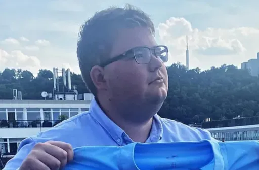 靠爸天花板！肥滿男大生想踢職業足球　爸爸立刻拿出支票本