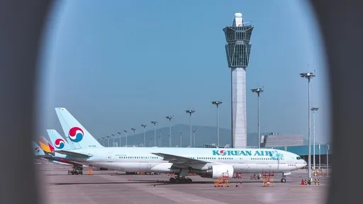 搭機喝冰咖啡竟喝下玻璃碎片 衰男乘客怨:航空公司連致歉電話也沒打