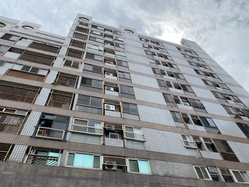 同住家人没注意！台中7岁女童攀爬房间通道墙　9楼坠落送医不治