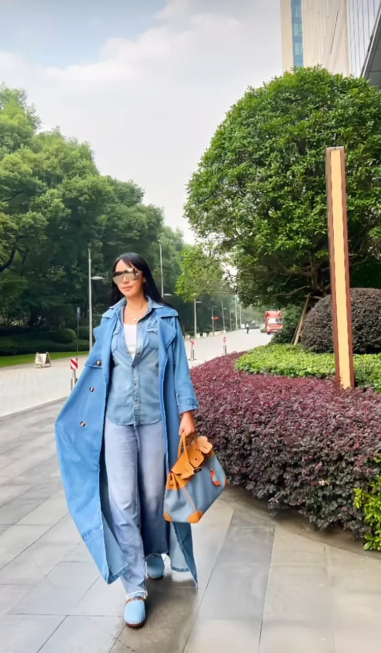 關穎陪同老公前往中國出差。翻攝關穎IG