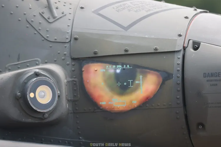 眼神銳利。翻攝自青年日報臉書