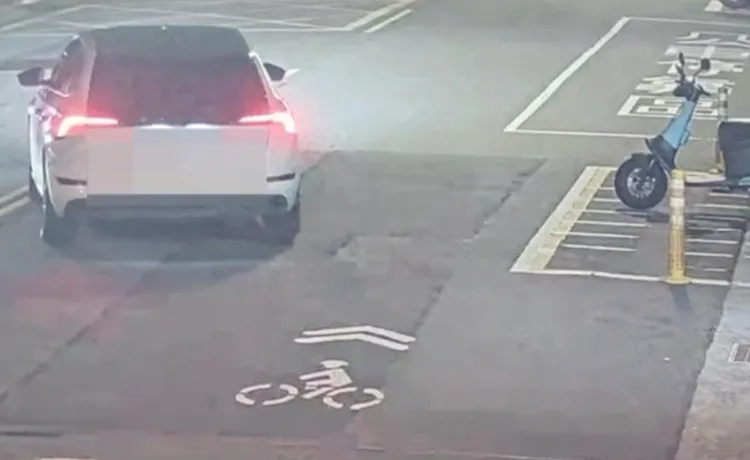 車輛蛇行相當危險。翻攝畫面