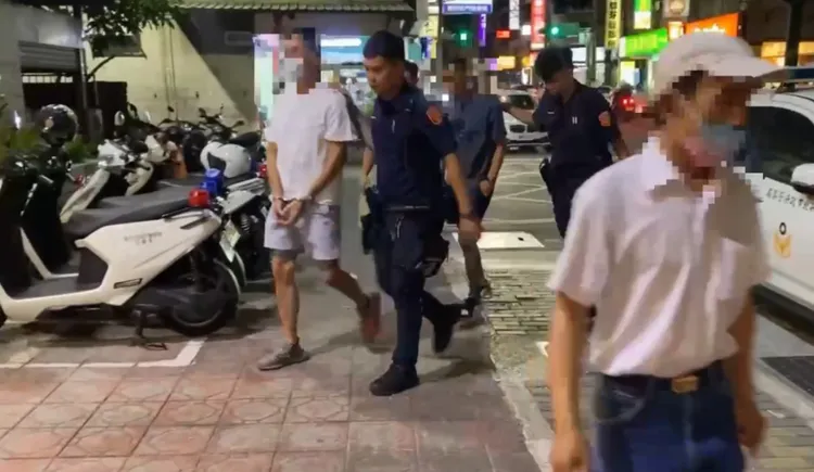 陳男遭警方依妨害自由送辦。翻攝畫面