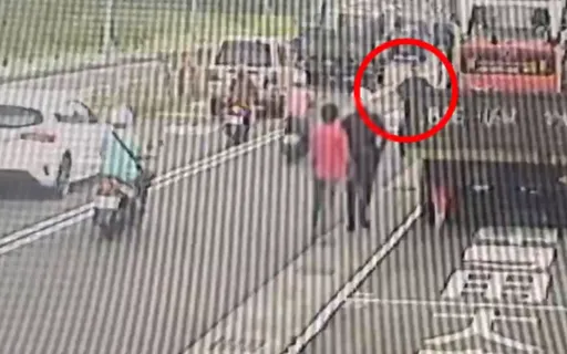 男子见警路边开单火速跳车求救　竟是这原因被押上车