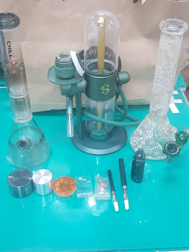 警方查扣證物。翻攝畫面