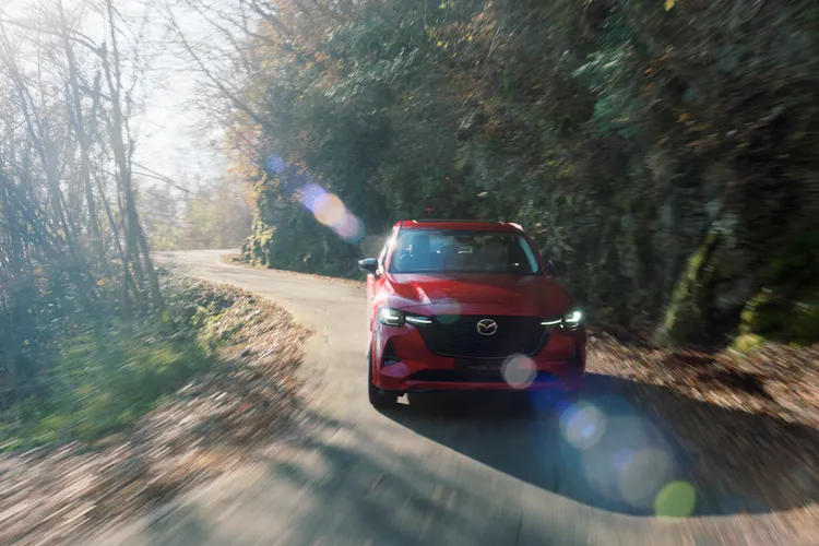Mazda CX-60利用高強度鋁合金零件，增強剛性並減輕車身重量、增強操控韌性。原廠照片