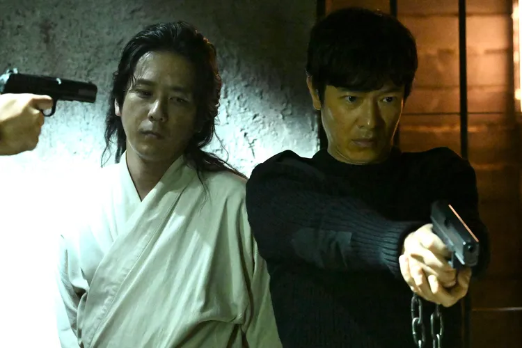 堺雅人（右）與二宮和也劇中是沒有血緣關係的兄弟。