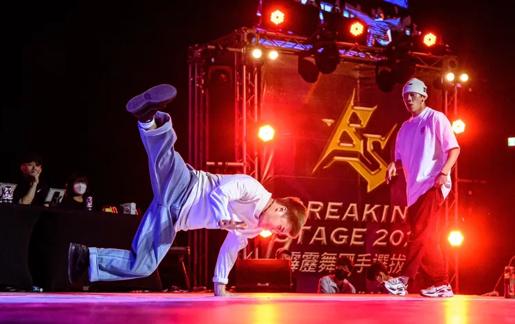 霹靂舞包含許多高難度動作。永齡基金會提供