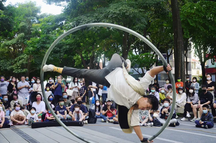 連假期間還有街頭藝人表演。業者提供