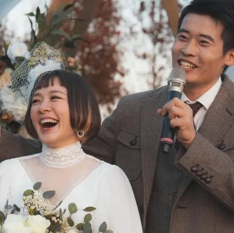 林彥君（左）和阿丹去年12月舉行婚禮。翻攝林彥君臉書