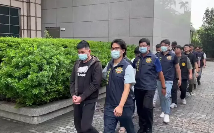 警方將陳男等人送辦。翻攝畫面