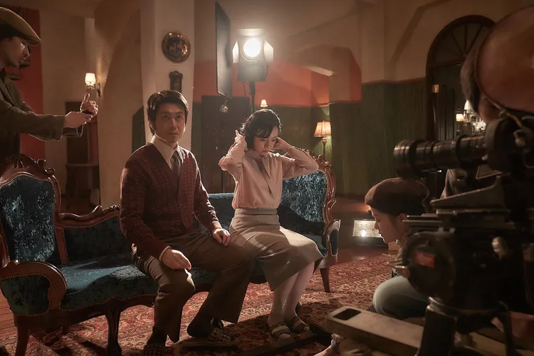 吳正世（左）、林秀晶片中扮演明星夫妻。車庫娛樂提供