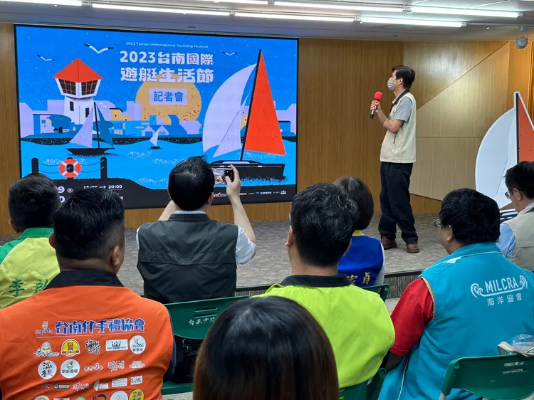 觀旅局長林國華歡迎民眾不妨趁著假日，來台南遊艇節放鬆chill一下。讀者提供