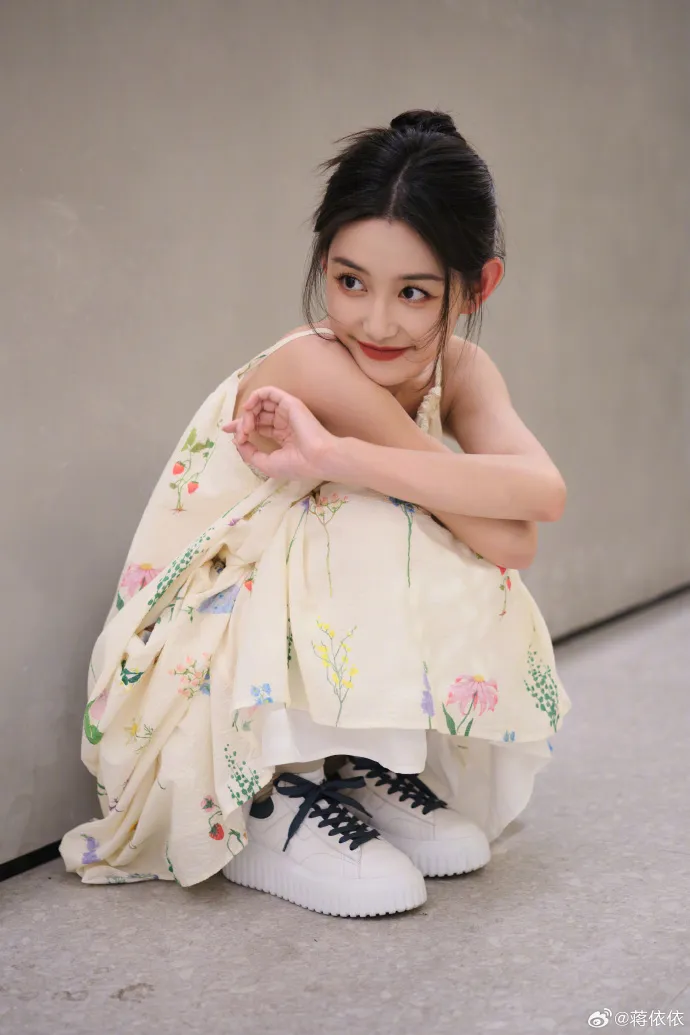蔣依依是童星出身，今年22歲，演過不少作品。翻攝蔣依依微博