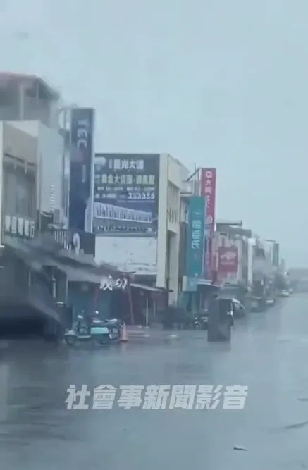 冰箱離家出走了，目擊者看到大笑。翻攝自社會事新聞影音
