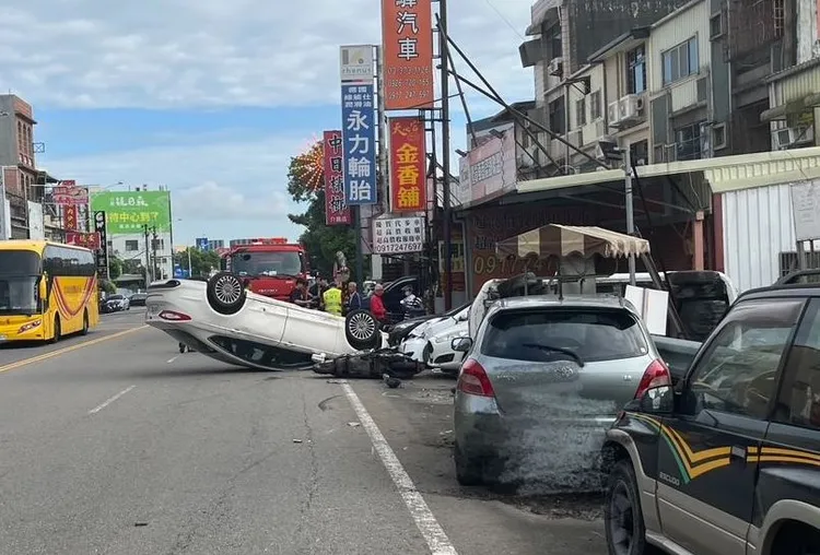 車禍現場。八德警方提供