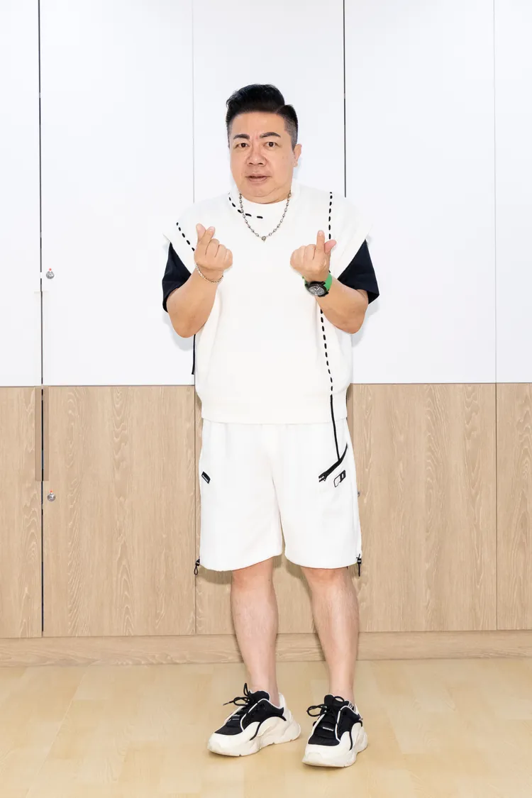 身高167公分的董至成瘦了15公斤，現在是73公斤。紅心字會提供