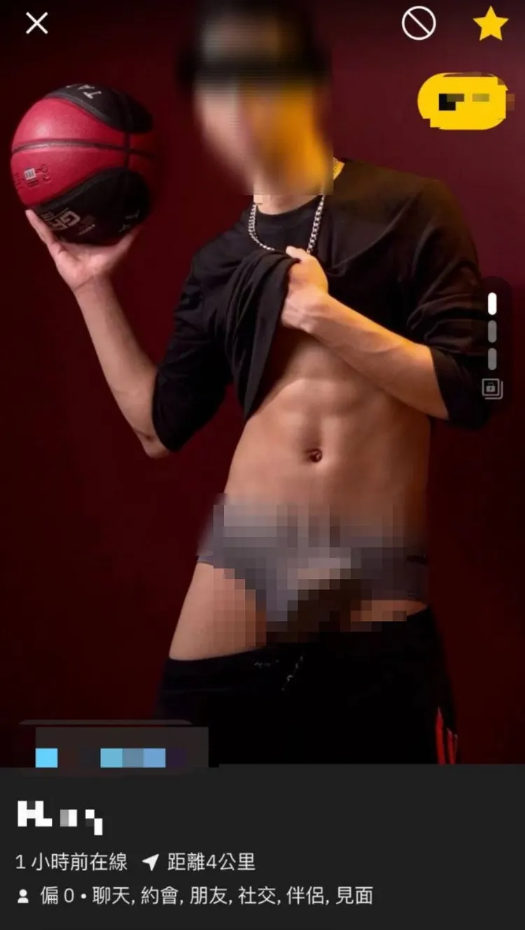 陳男在交友軟體貼出修圖後的腹肌照，並露出「雄壯下體」來約砲吸引注意。民眾提供