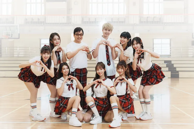 《謝謝老師2023》封面合照。關懷台灣文教基金會×大鵬傳播提供