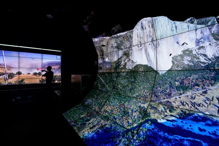 AI畫面可以顯示各處地形，以利消防人員救火。美聯社