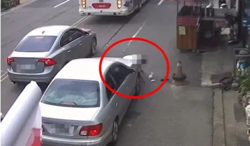 「又見行人地獄」老村長家門前遭撞飛　驚悚畫面曝！轎車直直闖當場輾斃