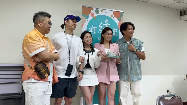 沈玉琳（左起）、Mars、熊熊、張文綺、梁赫群。趙大智攝