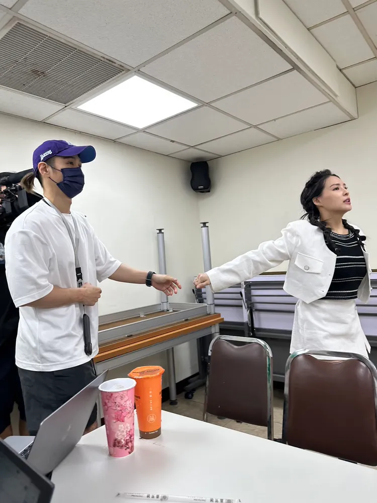 熊熊（右）拉著新婚老公。趙大智攝