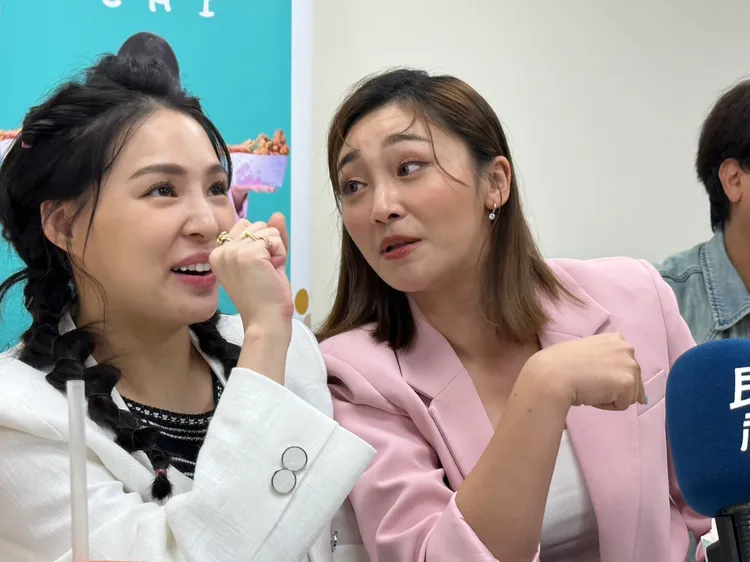 熊熊（左）和張文綺表情逗趣。趙大智攝