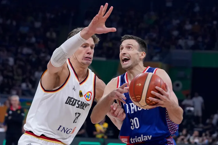 阿夫洛莫維奇(右)21分。美聯社