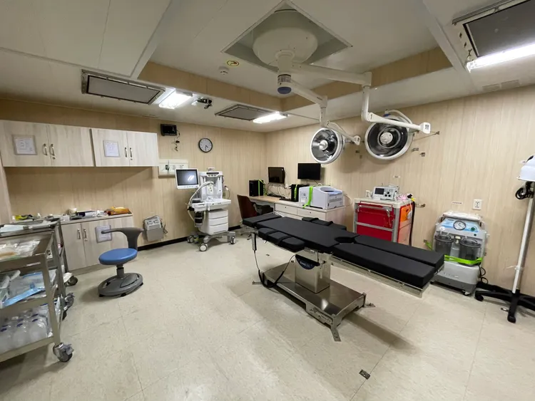 艦上手術室。翻攝畫面