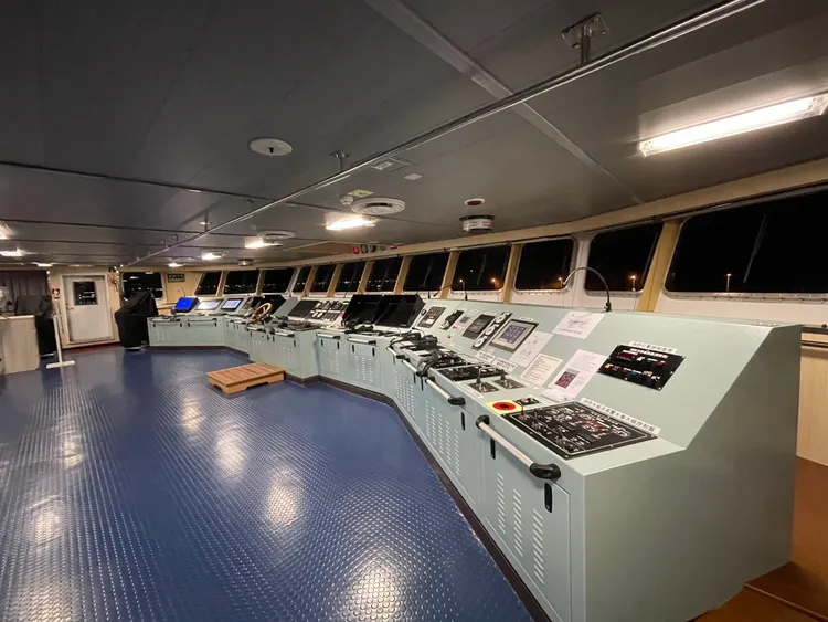 艦上駕駛台。翻攝畫面