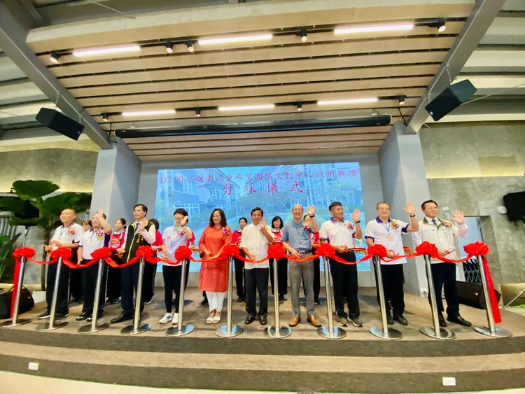 氣功協會創辦人蔡良安、立委陳亭妃等人剪綵。王志弘攝