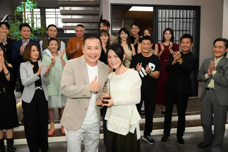 張榮華（左）和星卉。三立提供