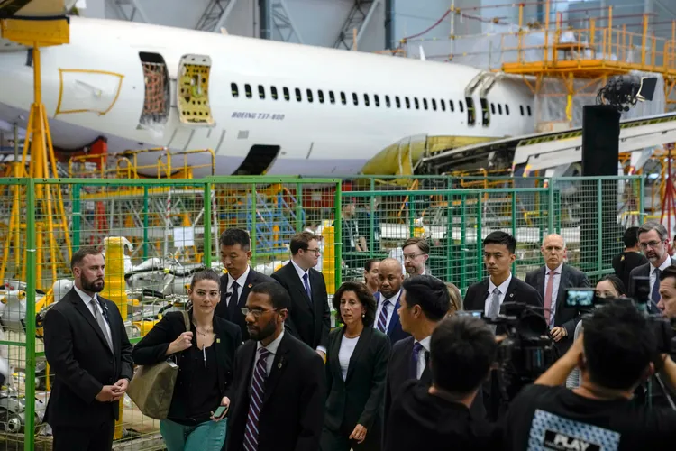 美國商務部長雷蒙現地參訪美國波音公司中國廠。美聯社