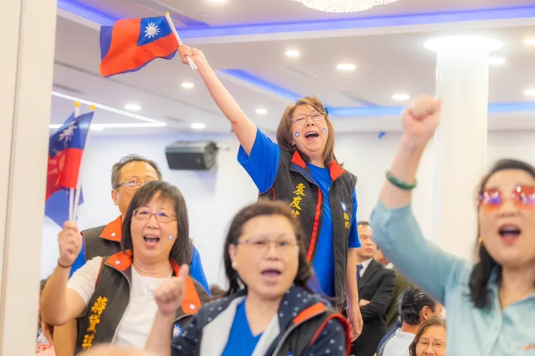 在場僑胞力挺侯友宜。翻攝畫面