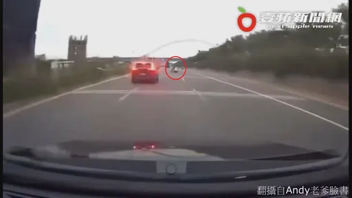 休旅車遇移動神主牌狠甩打陀螺 網怒:拖那三寶下來揍一頓