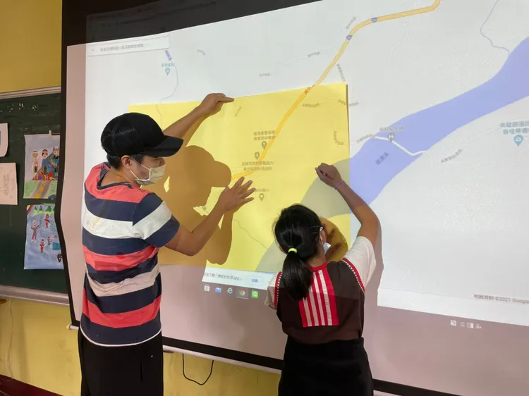 興中國小營造自然的族語場域讓孩子開口說族語。教育局提供