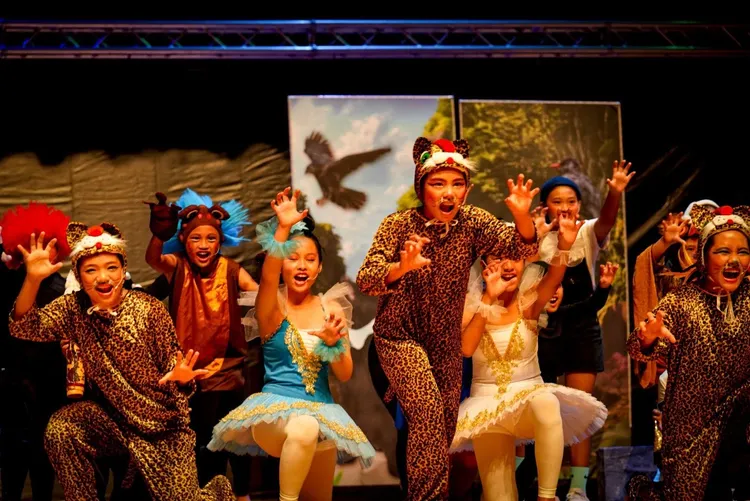 興中國小透過創作族語戲劇讓孩子主動學習族語。教育局提供