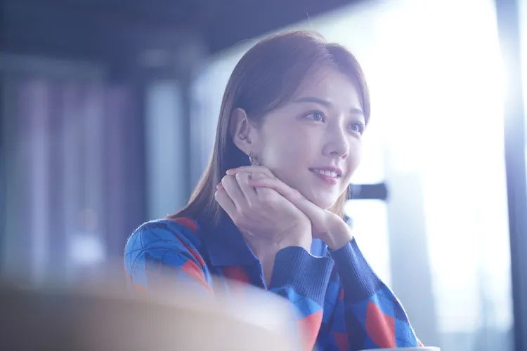 邵雨薇（右）在劇中輕鬆駕馭各種造型。CJ ENM HK提供