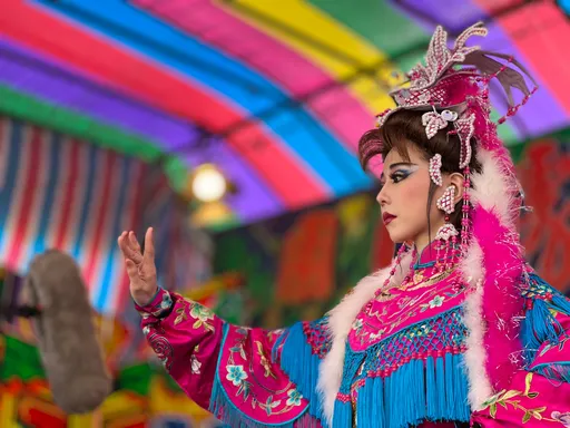 邵雨薇《火星》化身百變女神 獻歌仔戲野台處女秀