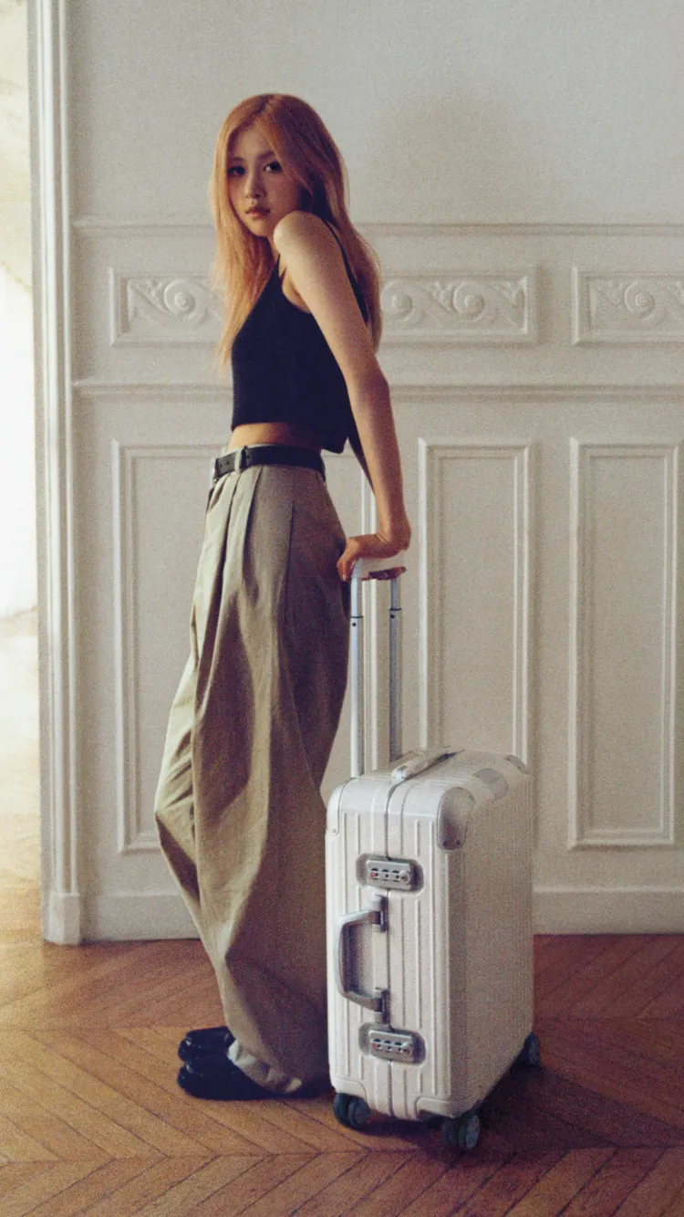 ROSÉ替RIMOWA拍攝形象片。品牌提供