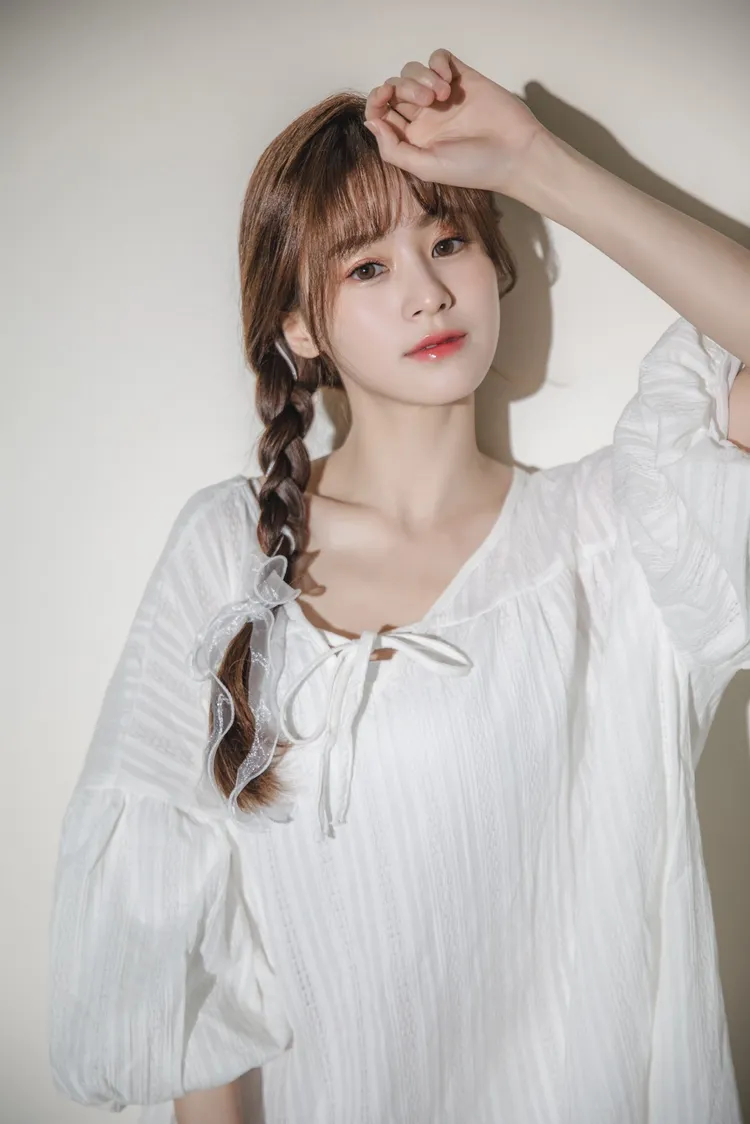 17人氣主播小默兒活潑好動，總是活力十足滿滿正能量。（17LIVE提供）