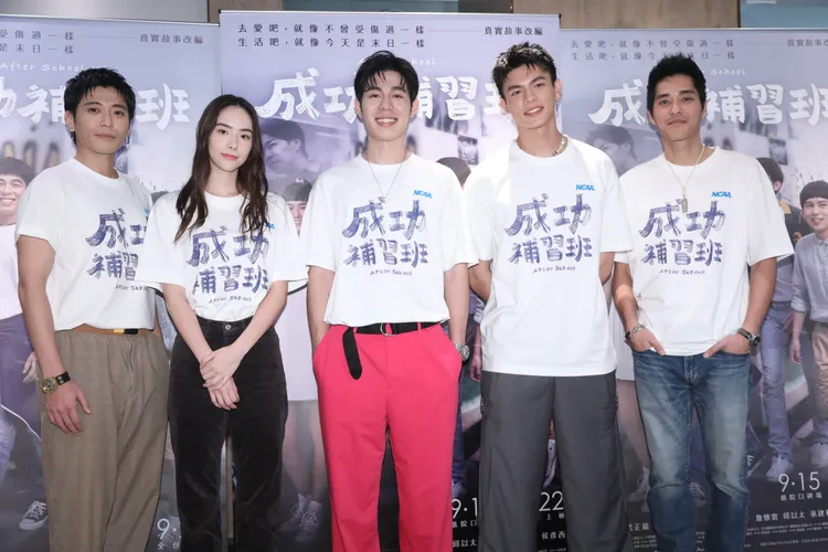 藍正龍（右起）、邱以太、詹懷雲、林奕嵐和侯彥西今出席電影宣傳。攝影中心攝