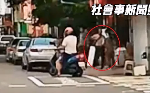 醉男為這小事當街持磚頭砸妻 孝子護母!連揮4拳KO暴力父