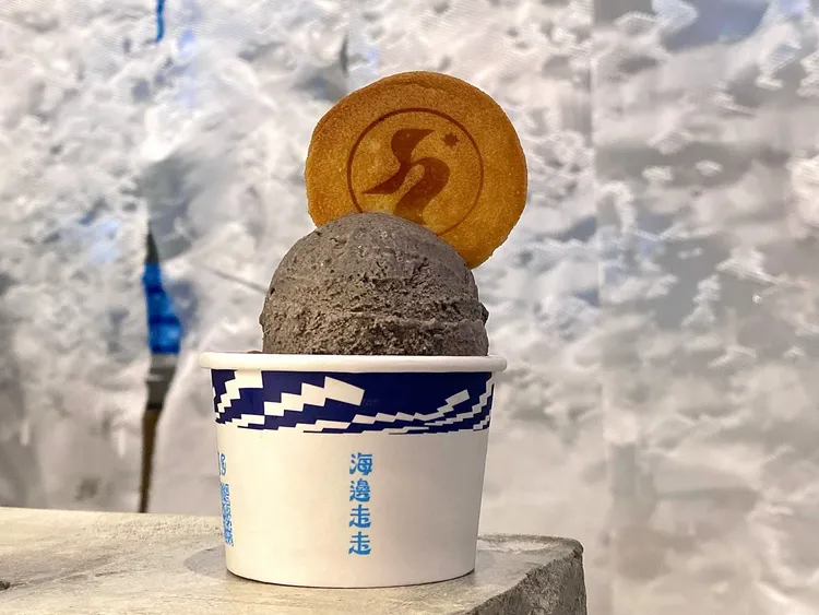 武昌門市限定「水泥冰淇淋」Gelato，展現香醇芝麻經典風味。業者提供