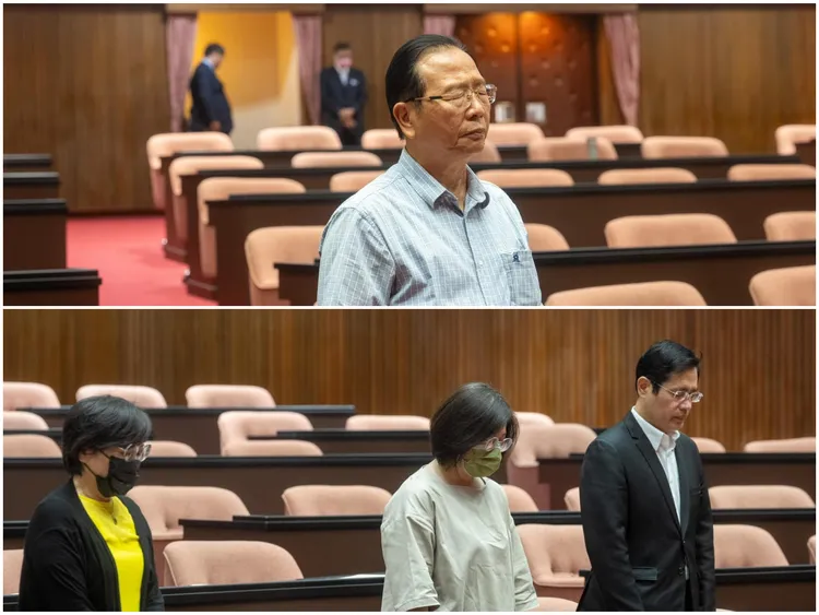 現場立委默哀。取自游錫堃臉書