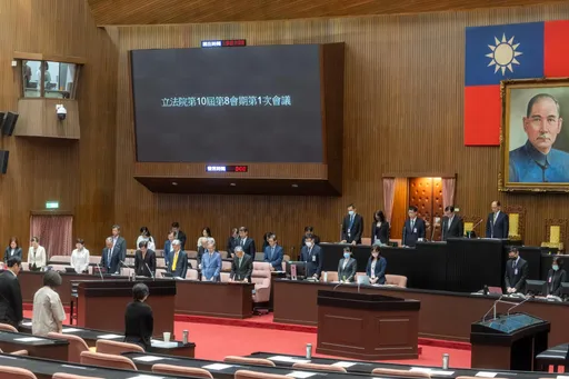 屏東爆炸4死、逾百人受傷 游錫堃議場率立委官員默哀1分鐘