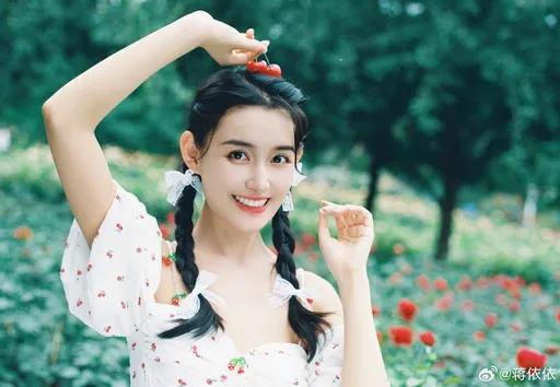 遭舉報逃稅上熱搜 蔣依依喊冤都是前東家挖的坑